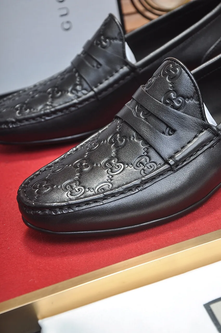 Men's shoes💰500💶Italy's top luxury men's shoe giant (GUCCI) (Gucci) (full cowhide lining) new arrival🍃Original European style🔰 Pleasant to the eye😍In order to make the shoes more durable and non-deformable🌀The production continues to follow traditional methods but there is still no lack of innovation💪Choose original sheepskin for the leather♻️ Smooth and natural And extra bright ⭐Made of imported cowhide, the first choice of rich people 38-45 (45 customized)